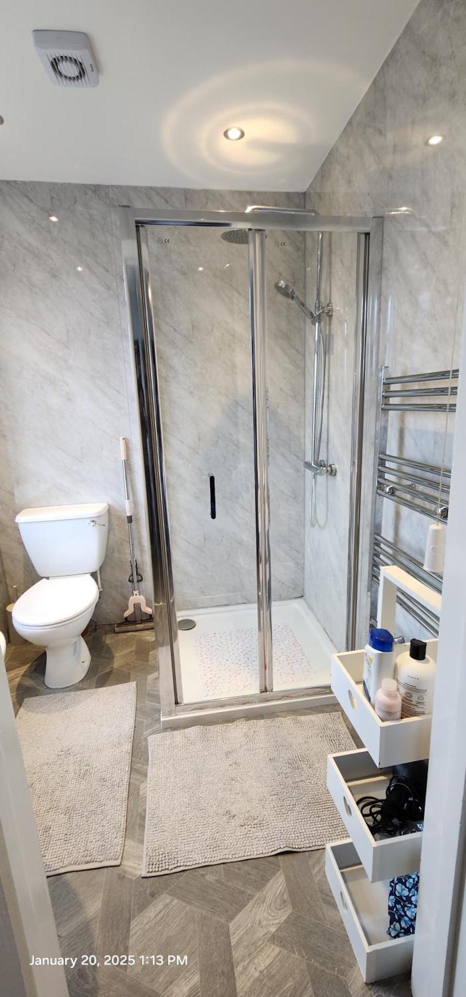 From Home, Private Ensuite Spacious * Sheffield