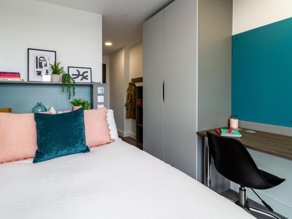 For Student Only Ensuites And At The Gate Near Centre