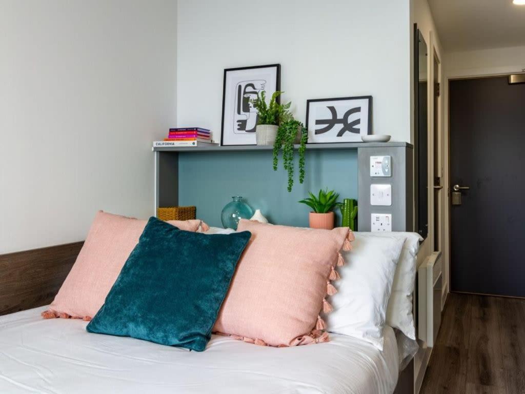 For Student Only Ensuites And At The Gate Near Centre *