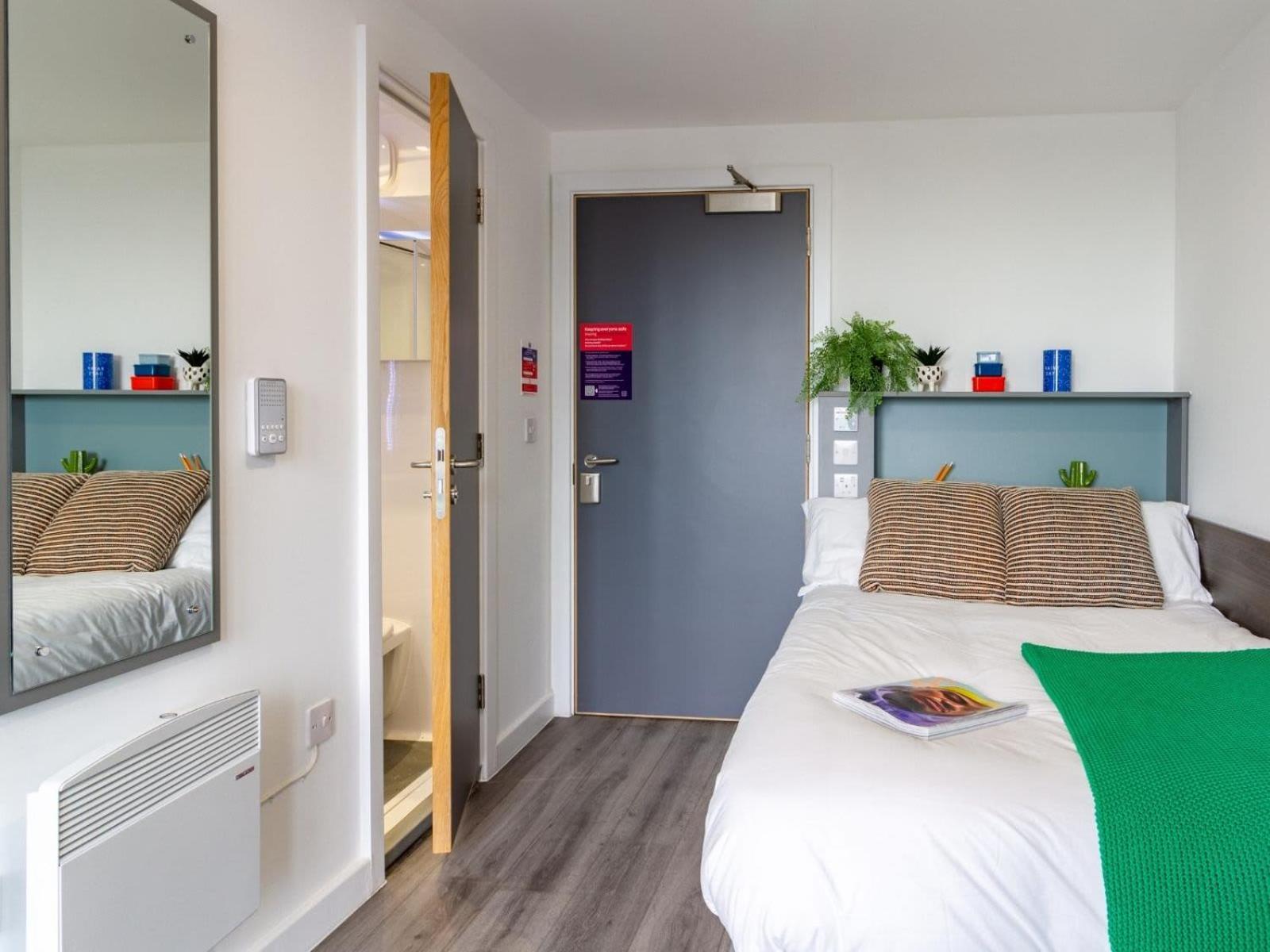 For Student Only Ensuites And At The Gate Near Centre *