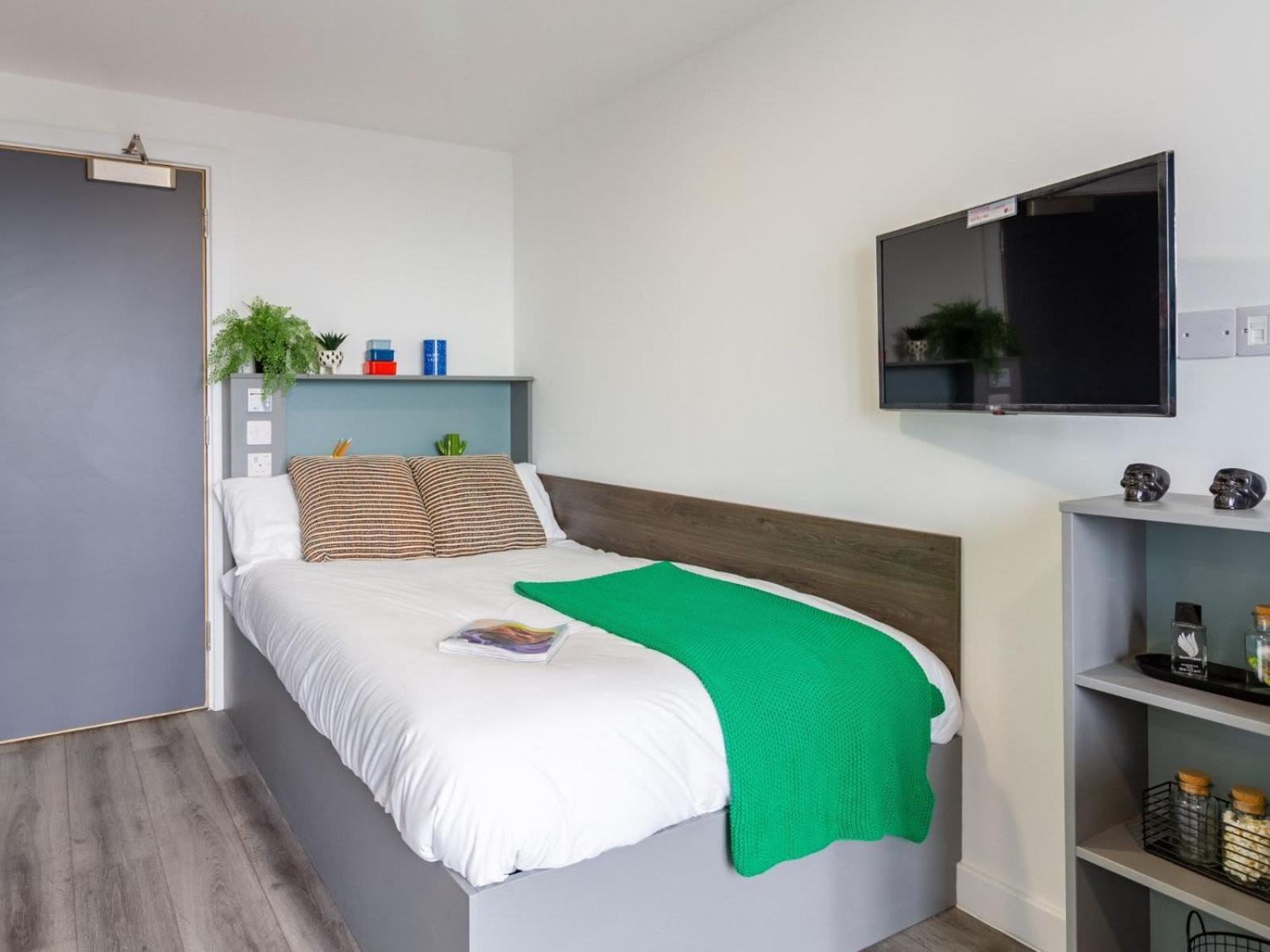 For Student Only Ensuites And At The Gate Near Centre Apartment