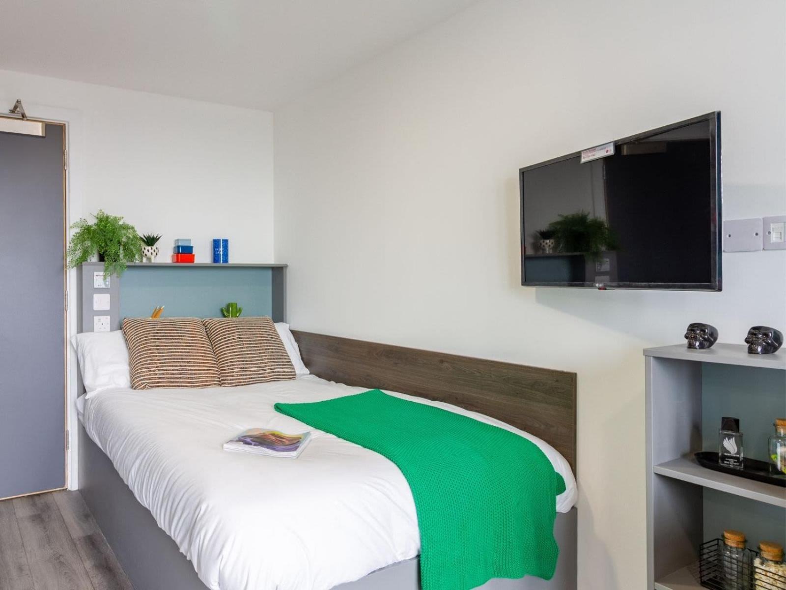 For Student Only Ensuites And At The Gate Near Centre