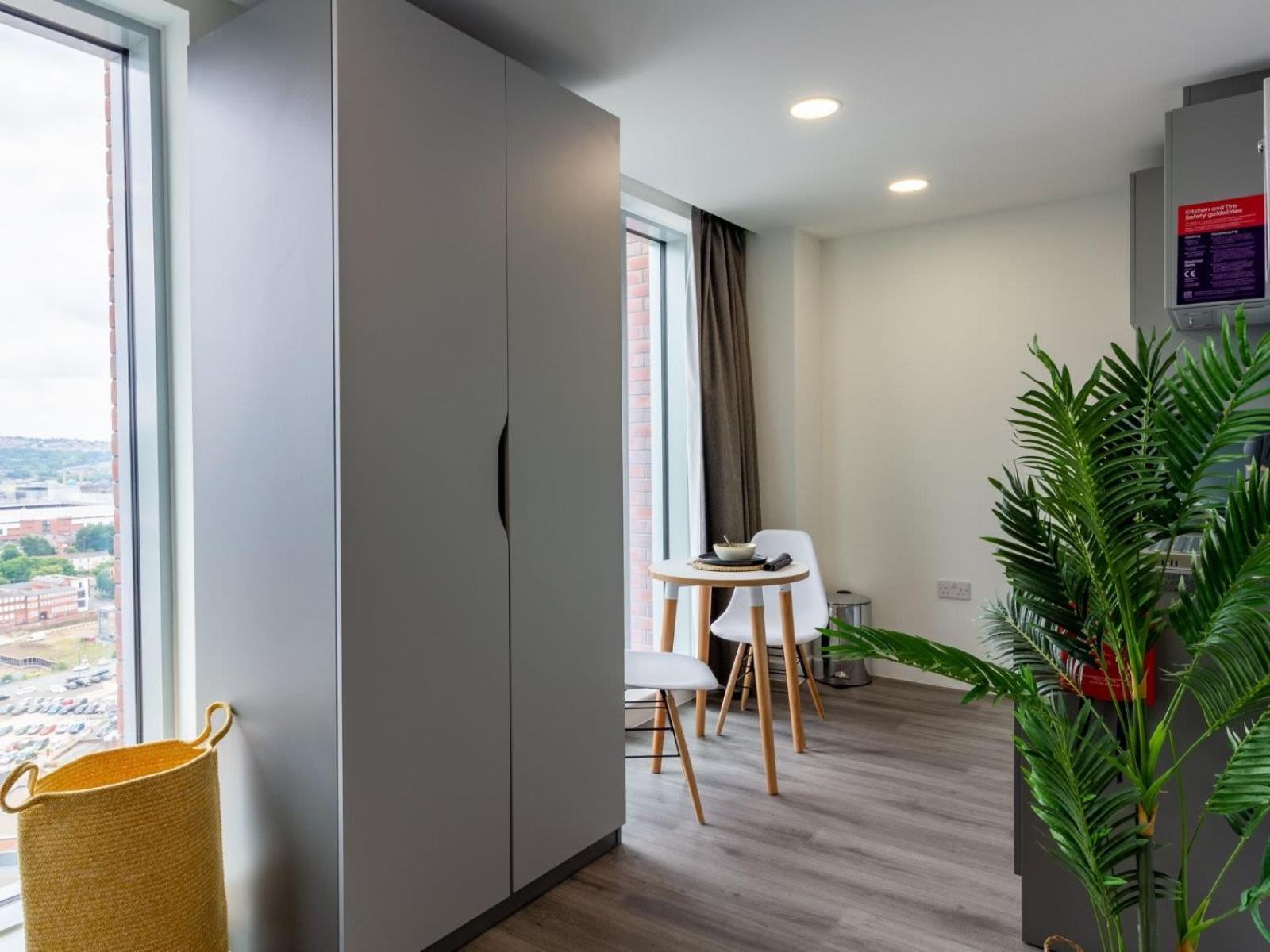 For Student Only Ensuites And At The Gate Near Centre Apartment