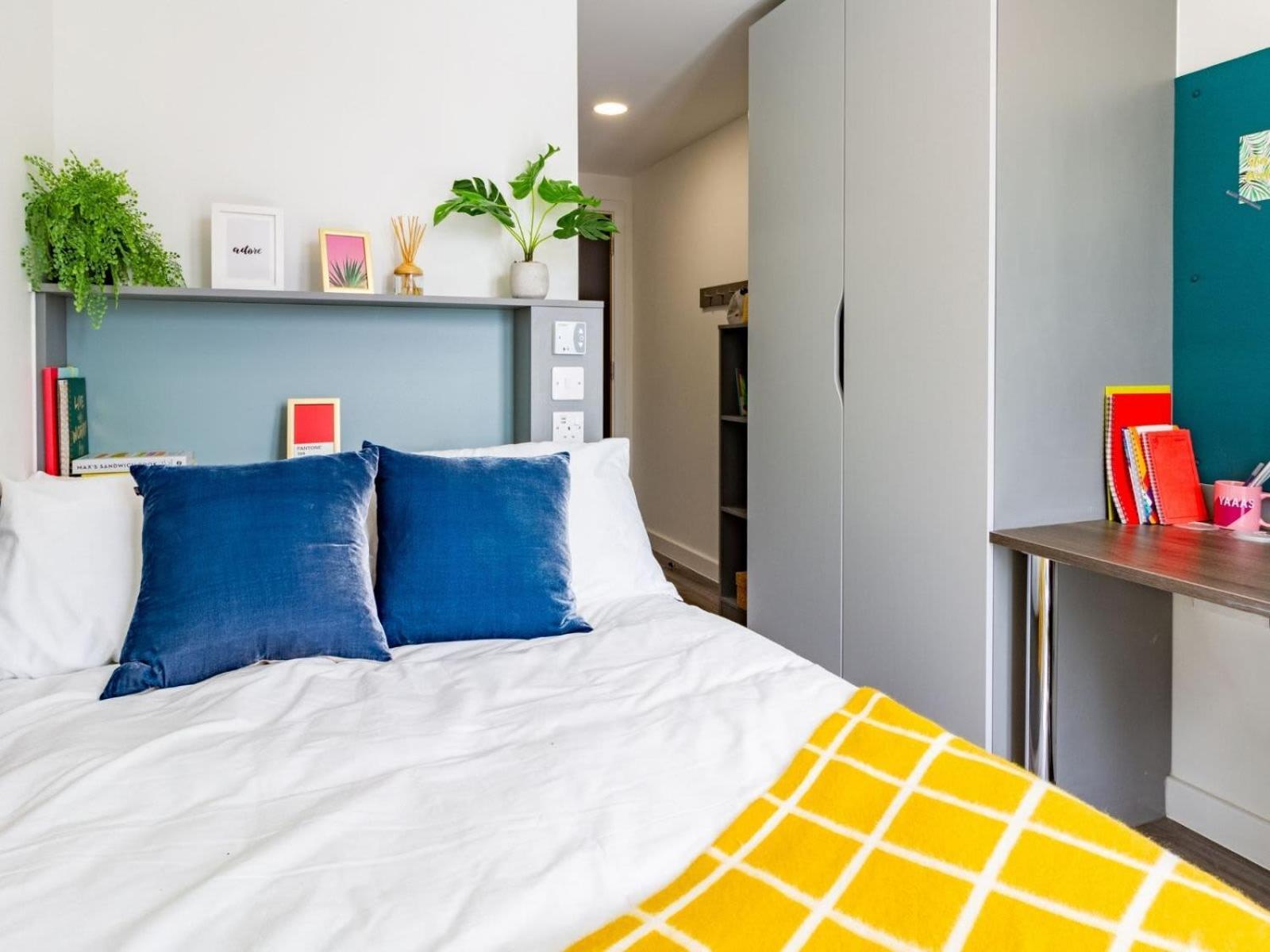 Apartment For Student Only Ensuites And At The Gate Near Centre