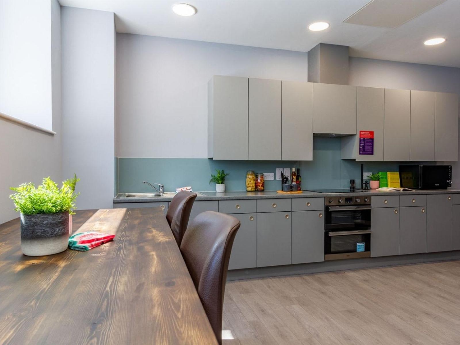 Apartment For Student Only Ensuites And At The Gate Near Centre *