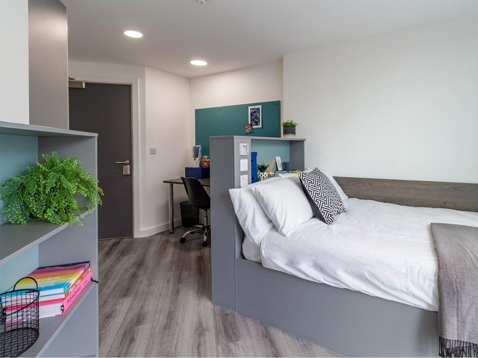 Apartment For Student Only Ensuites And At The Gate Near Centre *