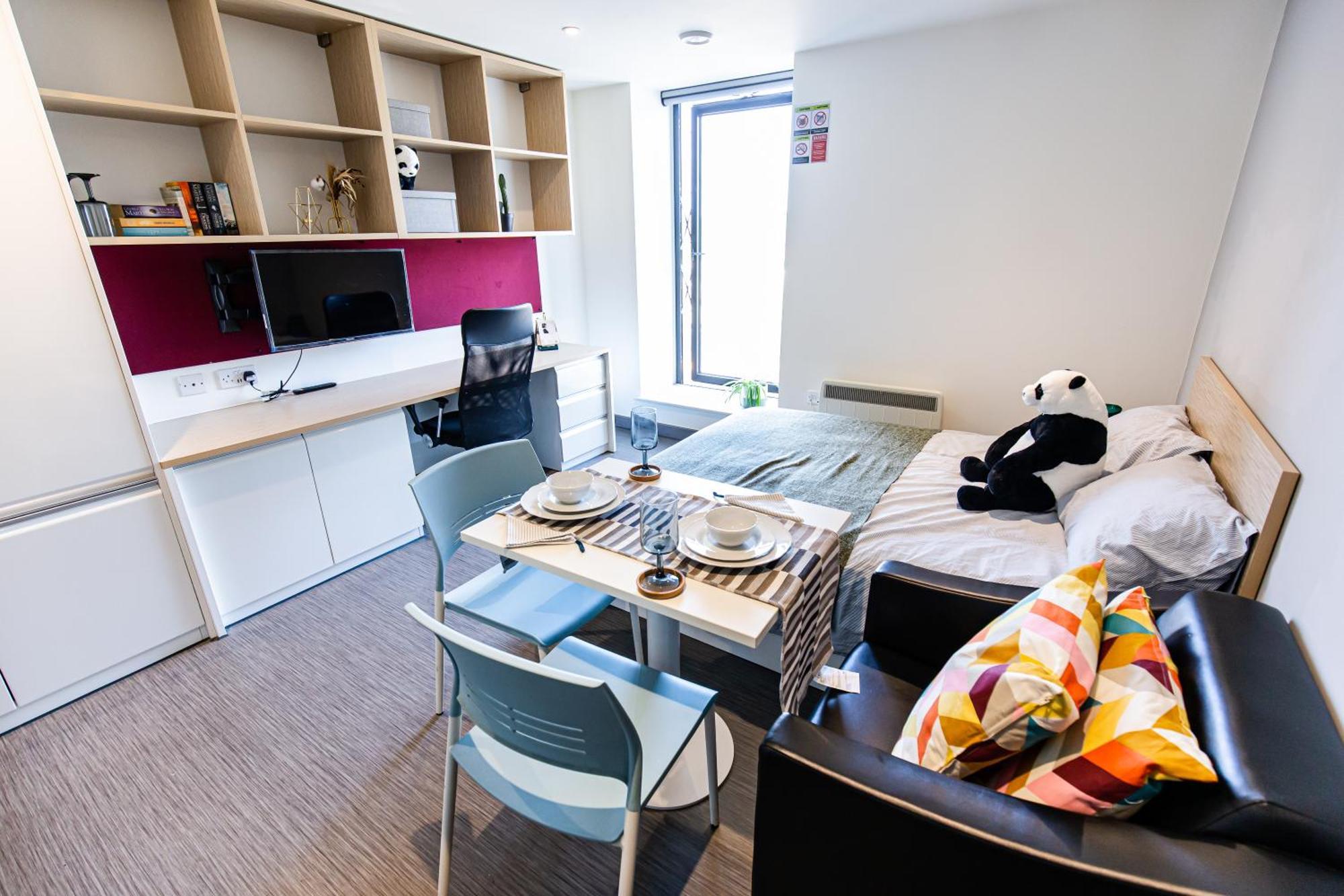 New Era Living - Ensuite Next To Bramall Lane *