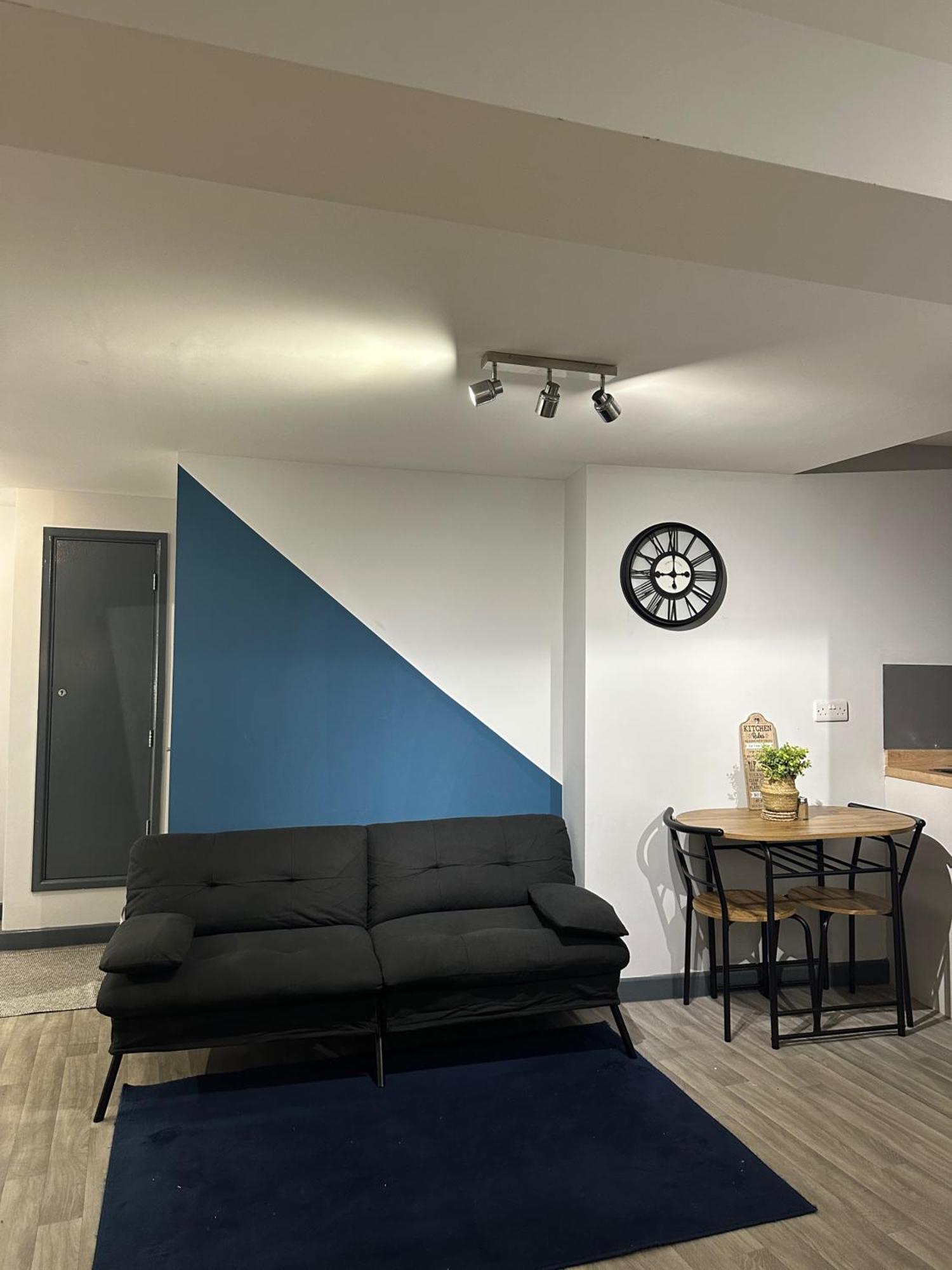 Cozy In Centre With Sofa Bed Apartment
