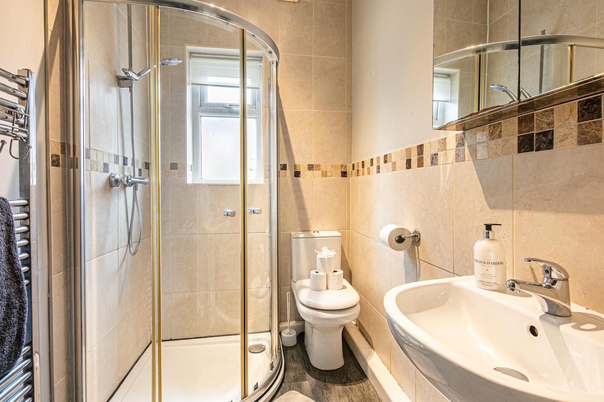 Four Bedrrom House By Brookland Serviced Short Lets With Free Wifi Sheffield