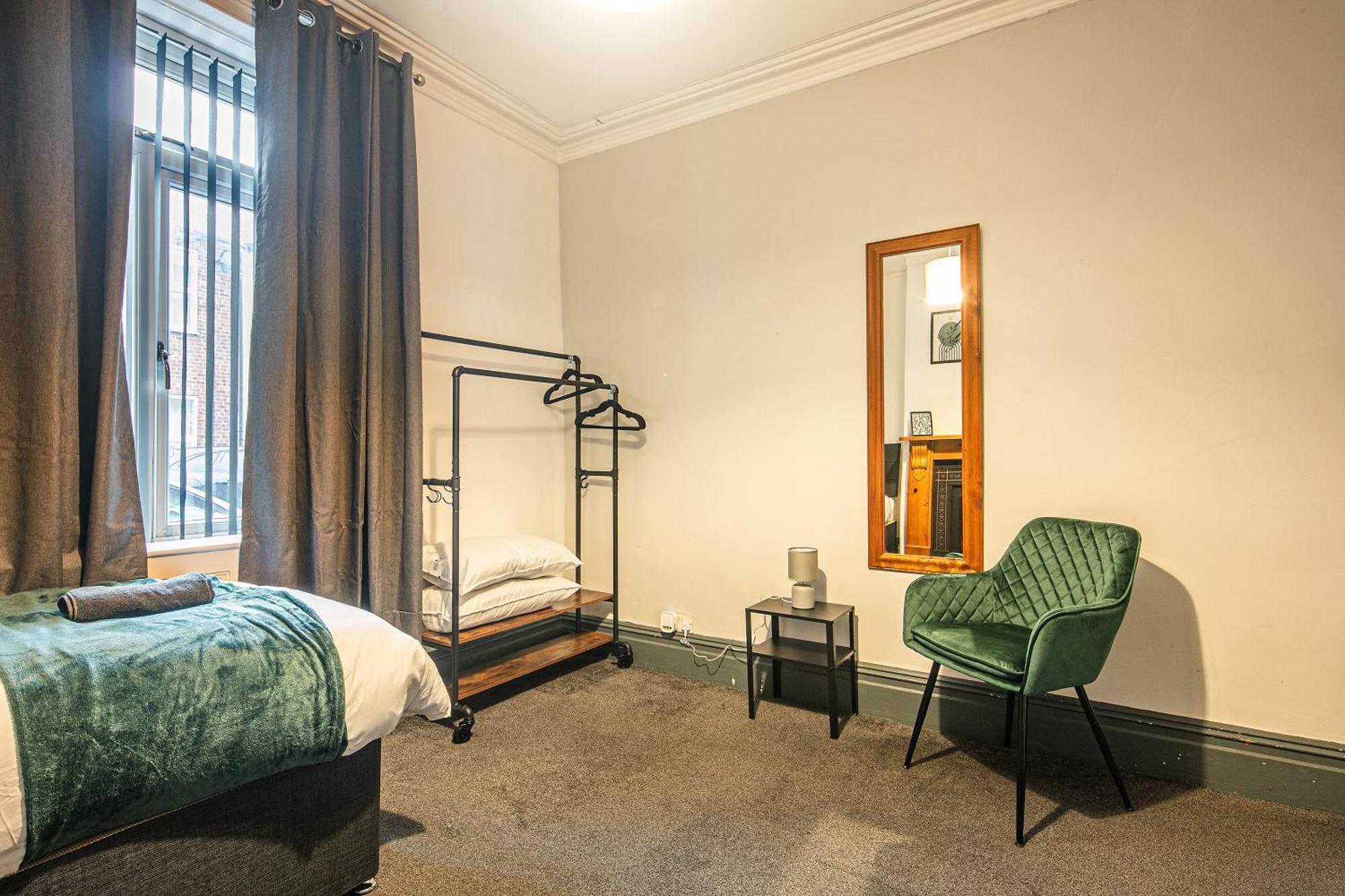 Four Bedrrom House By Brookland Serviced Short Lets With Free Wifi Holiday home Sheffield