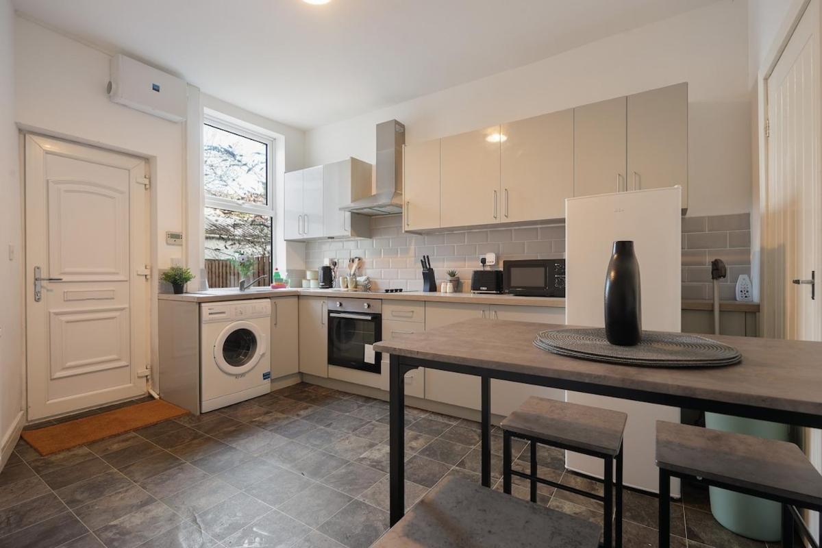 Modern 2 Bed In Hillsborough With Free Secure Parking - Hosted By Host Save Sheffield