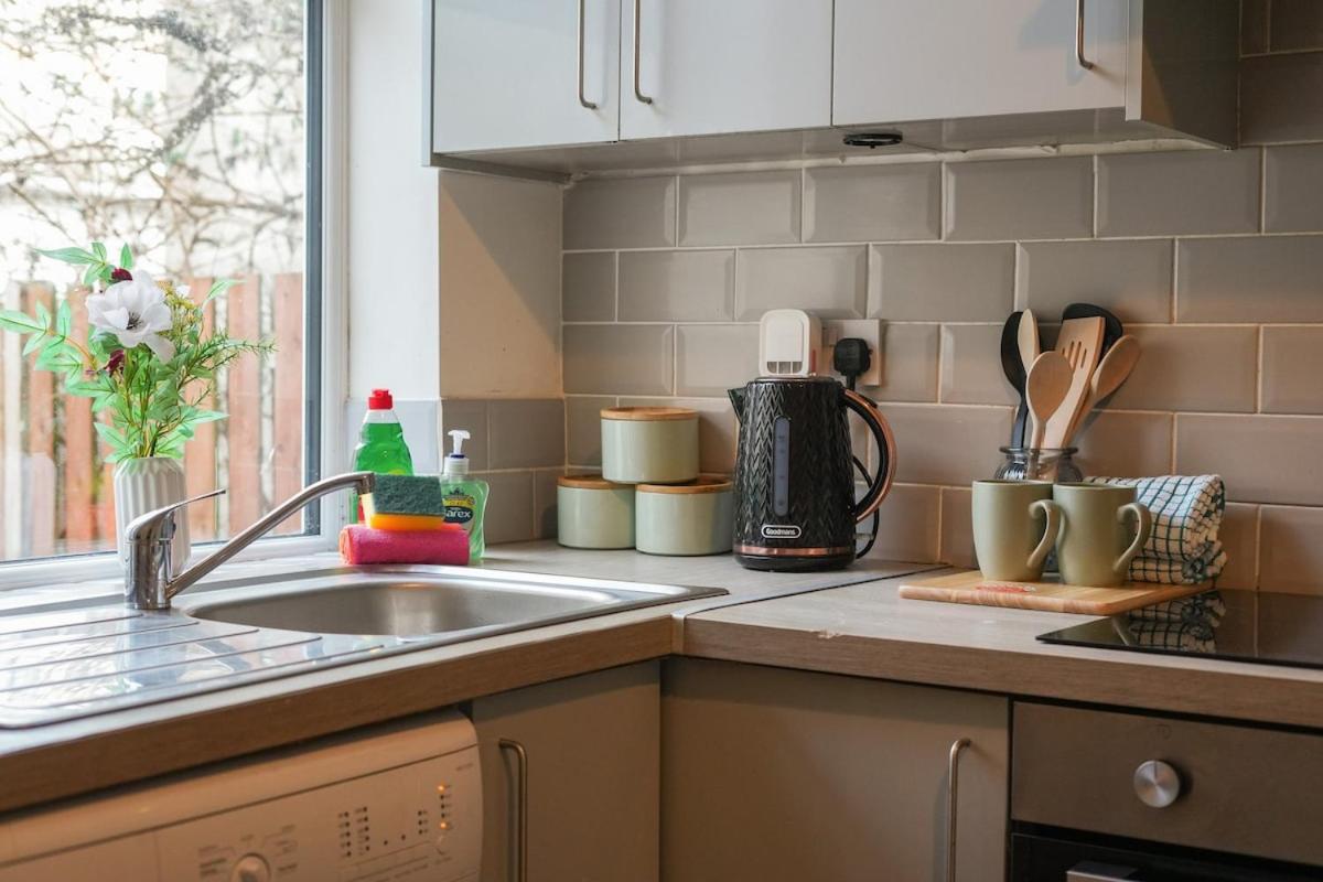 Modern 2 Bed In Hillsborough With Free Secure Parking - Hosted By Host Save * Sheffield
