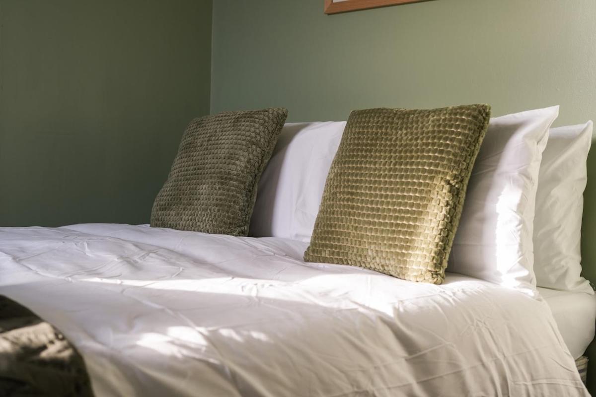 Apartment Modern 2 Bed In Hillsborough With Free Secure Parking - Hosted By Host Save *