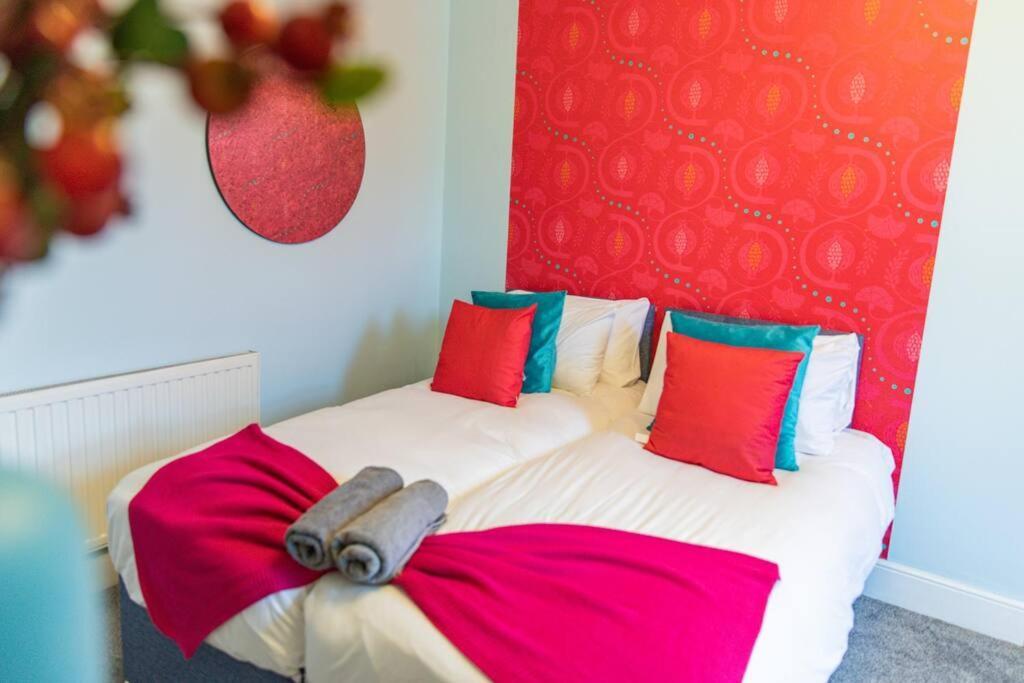 Apartment Stunning & Spacious 6br 10 Beds 5min To