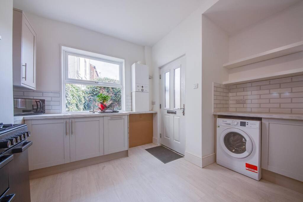 Stunning & Spacious 6br 10 Beds 5min To Apartment Sheffield