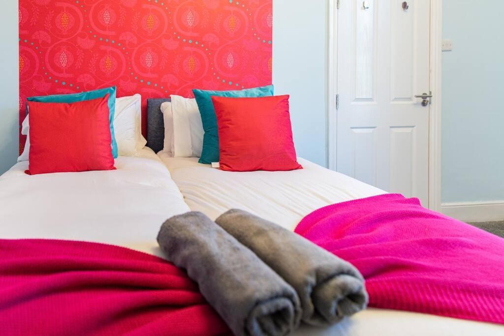 Stunning & Spacious 6br 10 Beds 5min To *