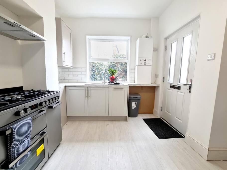 Stunning & Spacious 6br 10 Beds 5min To Sheffield