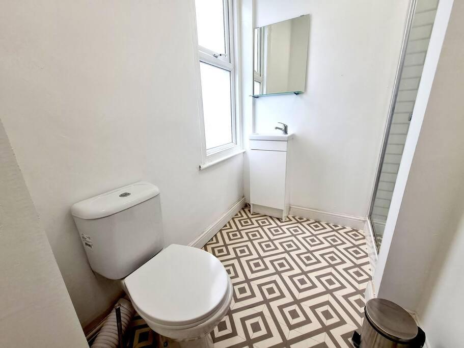 Stunning & Spacious 6br 10 Beds 5min To