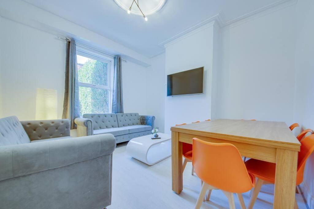 Stunning & Spacious 6br 10 Beds 5min To Apartment