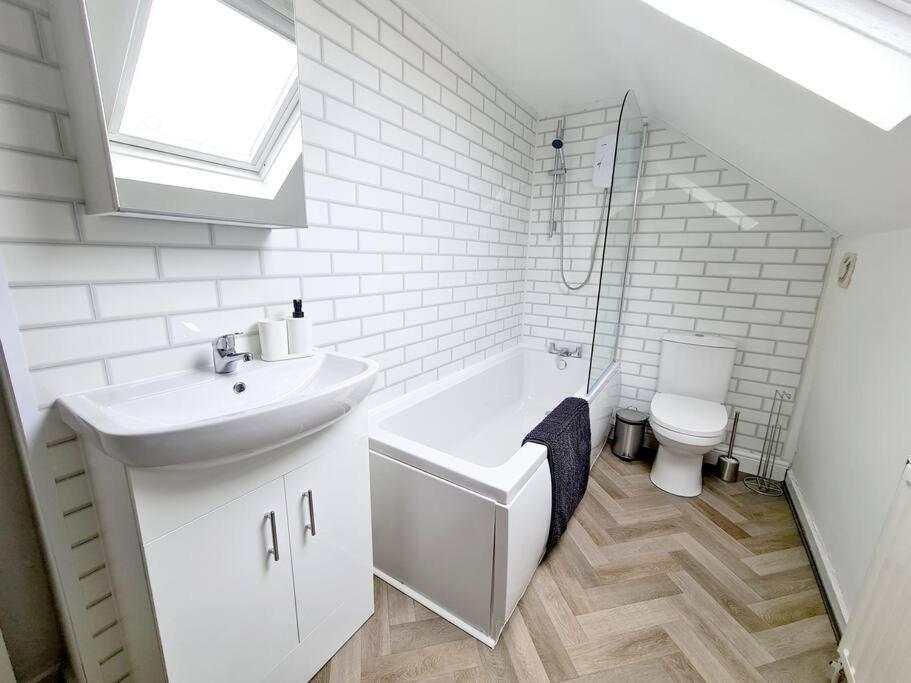 Stunning & Spacious 6br 10 Beds 5min To Apartment *