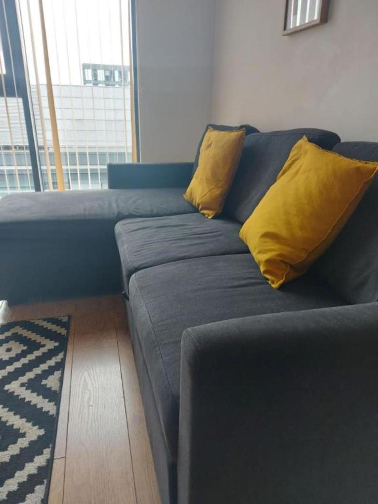 Lovely Stylish 2 Bedroom Serviced In Free Wifi Apartment