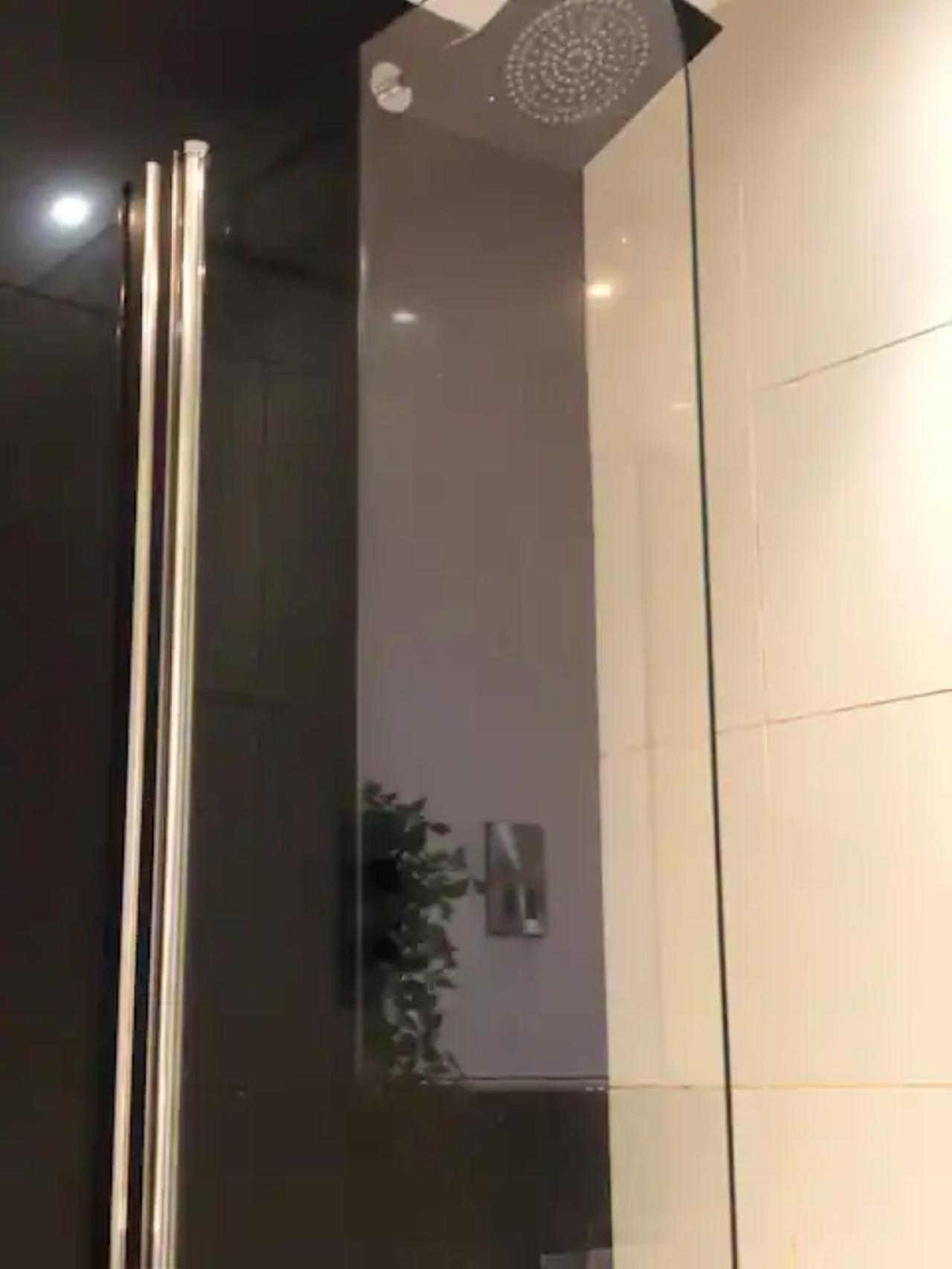 Apartment Lovely Stylish 2 Bedroom Serviced In Free Wifi *