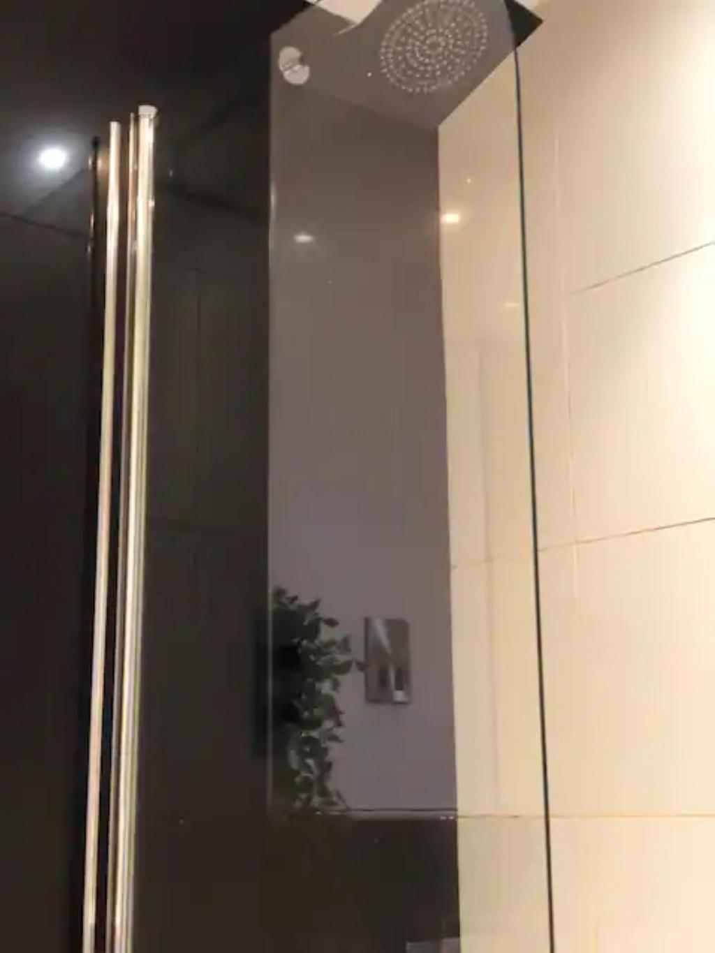 Apartment Lovely Stylish 2 Bedroom Serviced In Free Wifi *