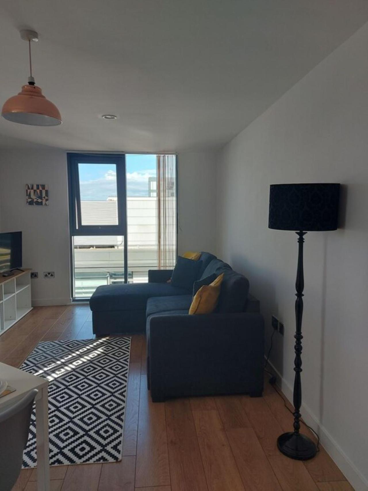 Apartment Lovely Stylish 2 Bedroom Serviced In Free Wifi *