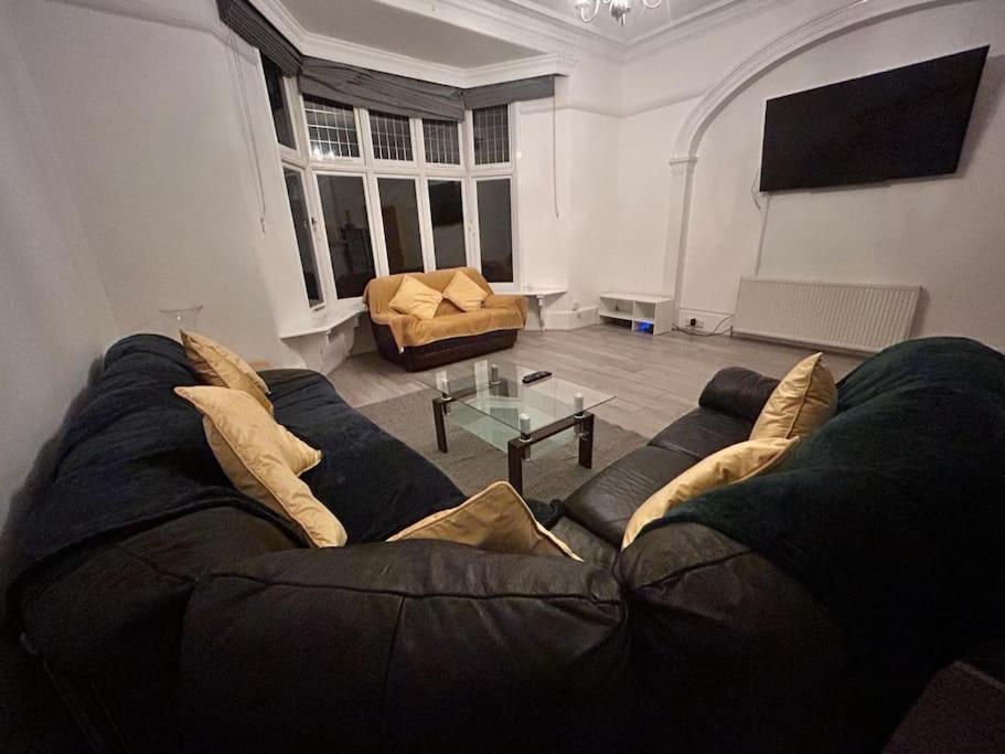 Apartment Homely Duplex 4 Bed & 3 Bathrooms *