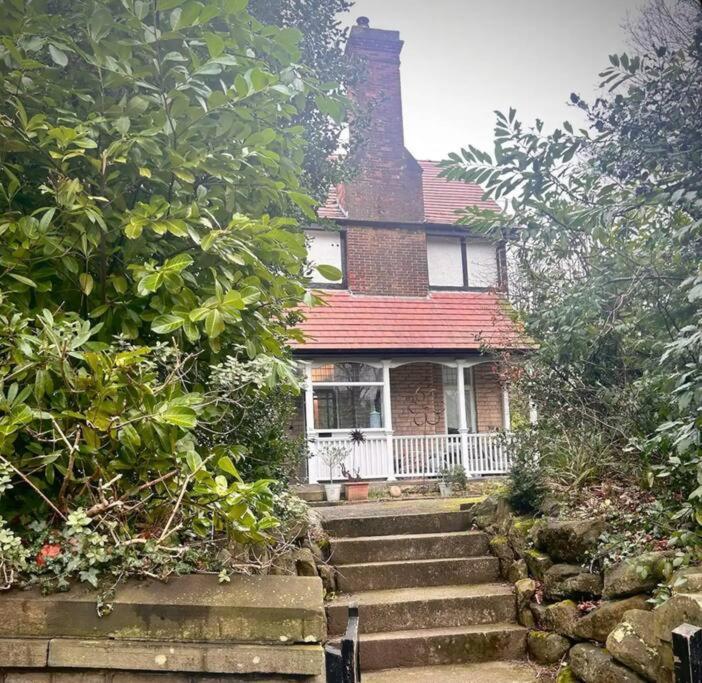 Homely Duplex 4 Bed & 3 Bathrooms Apartment *