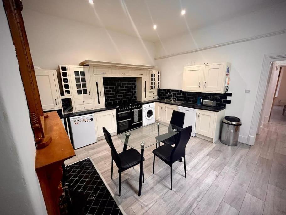 Homely Duplex 4 Bed & 3 Bathrooms Apartment