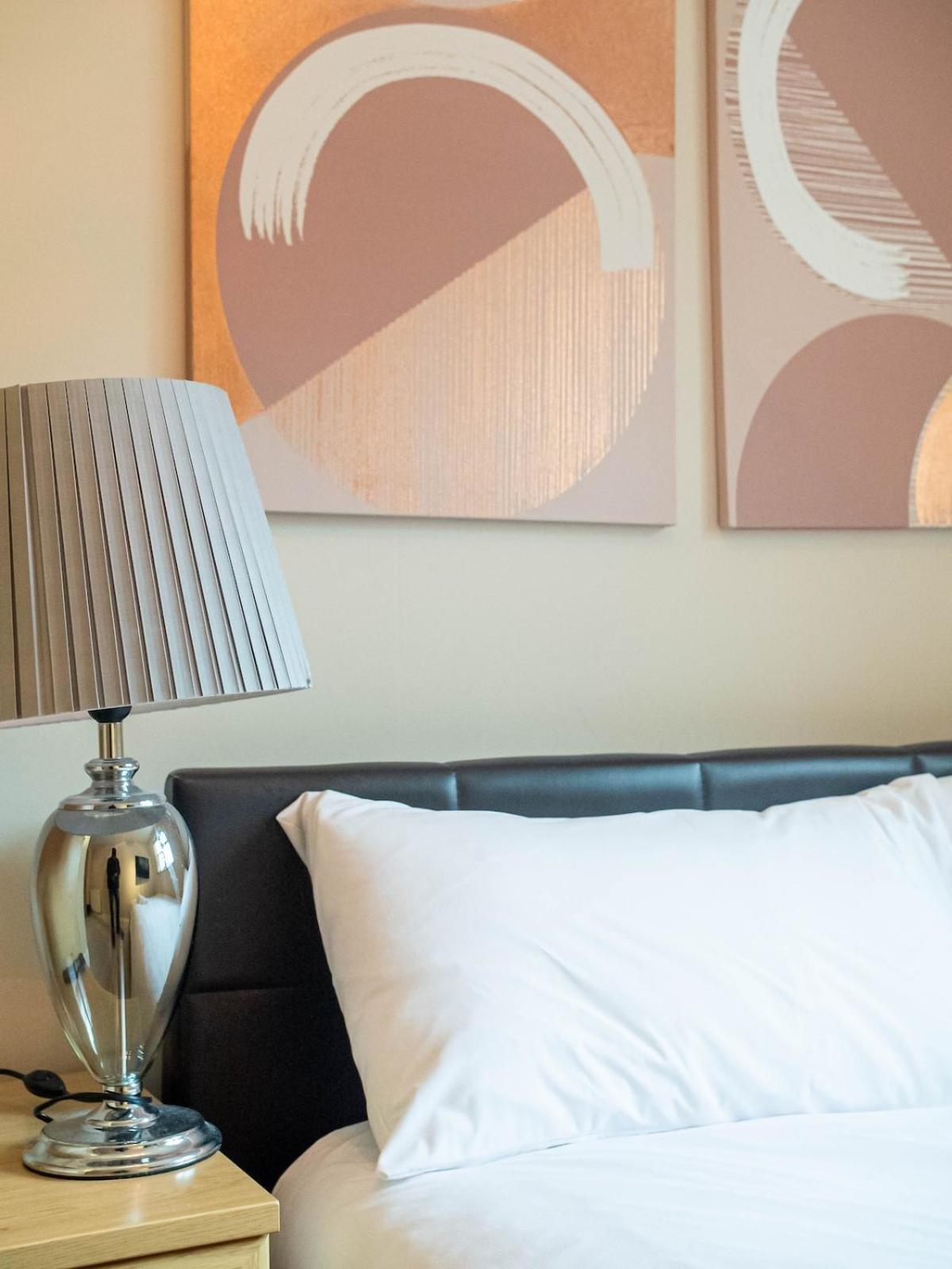 Exclusive 3-bedroom In Villa Sheffield