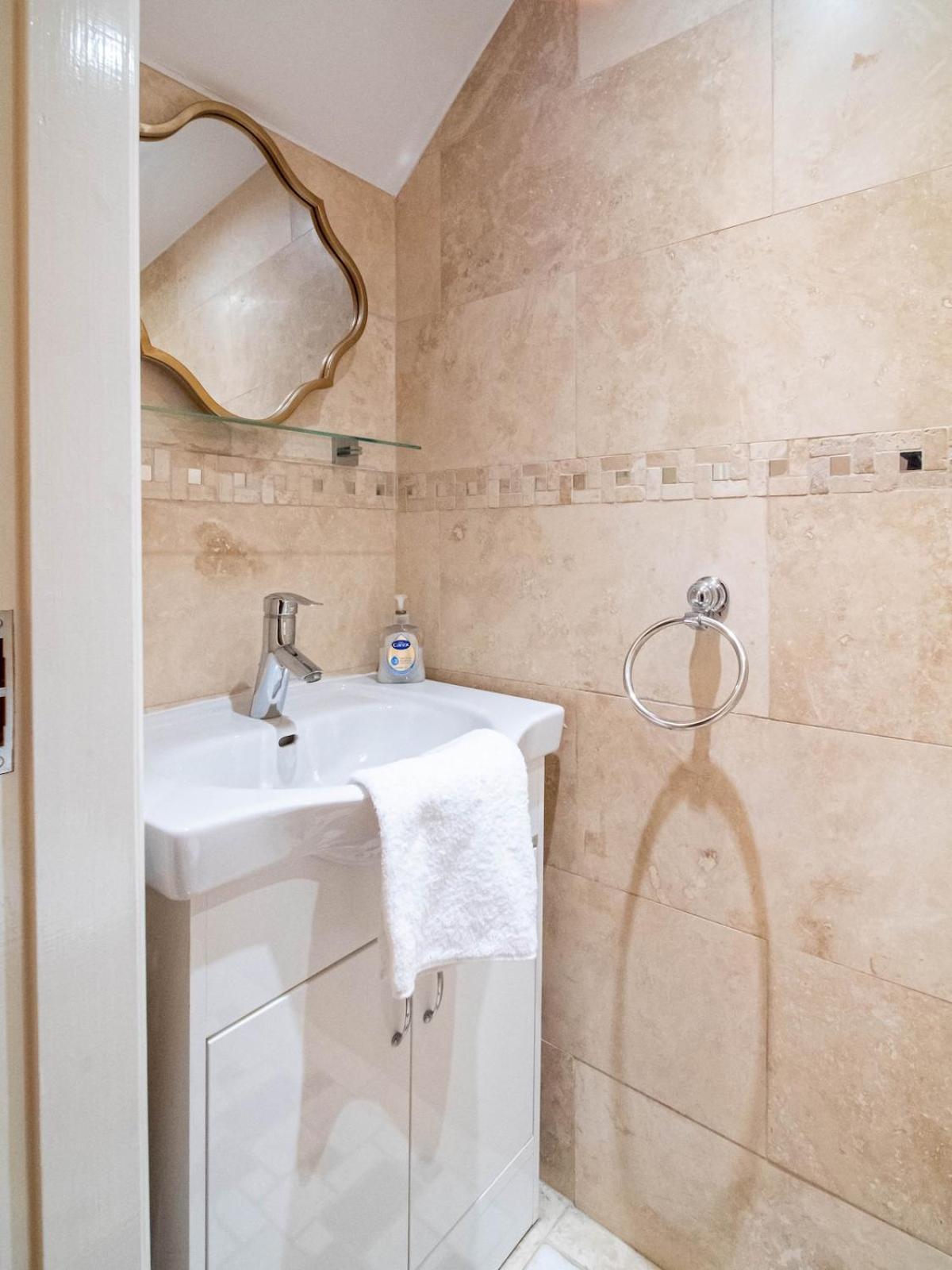 Exclusive 3-bedroom In Villa Sheffield