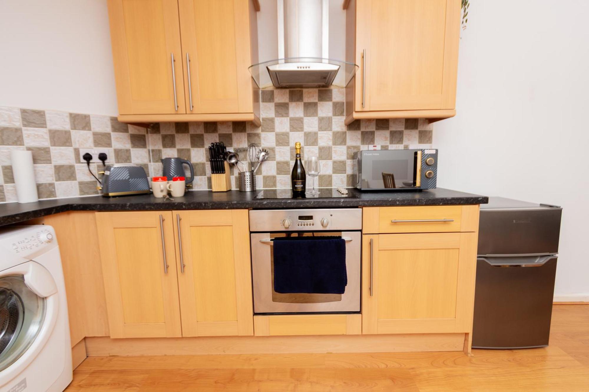 Apartment Centre Getaway - Modern 1br With Parking