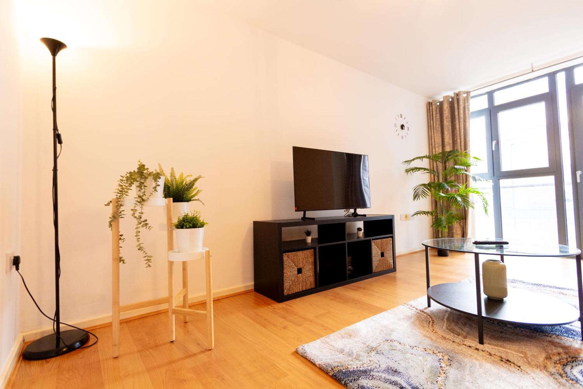 Centre Getaway - Modern 1br With Parking Apartment