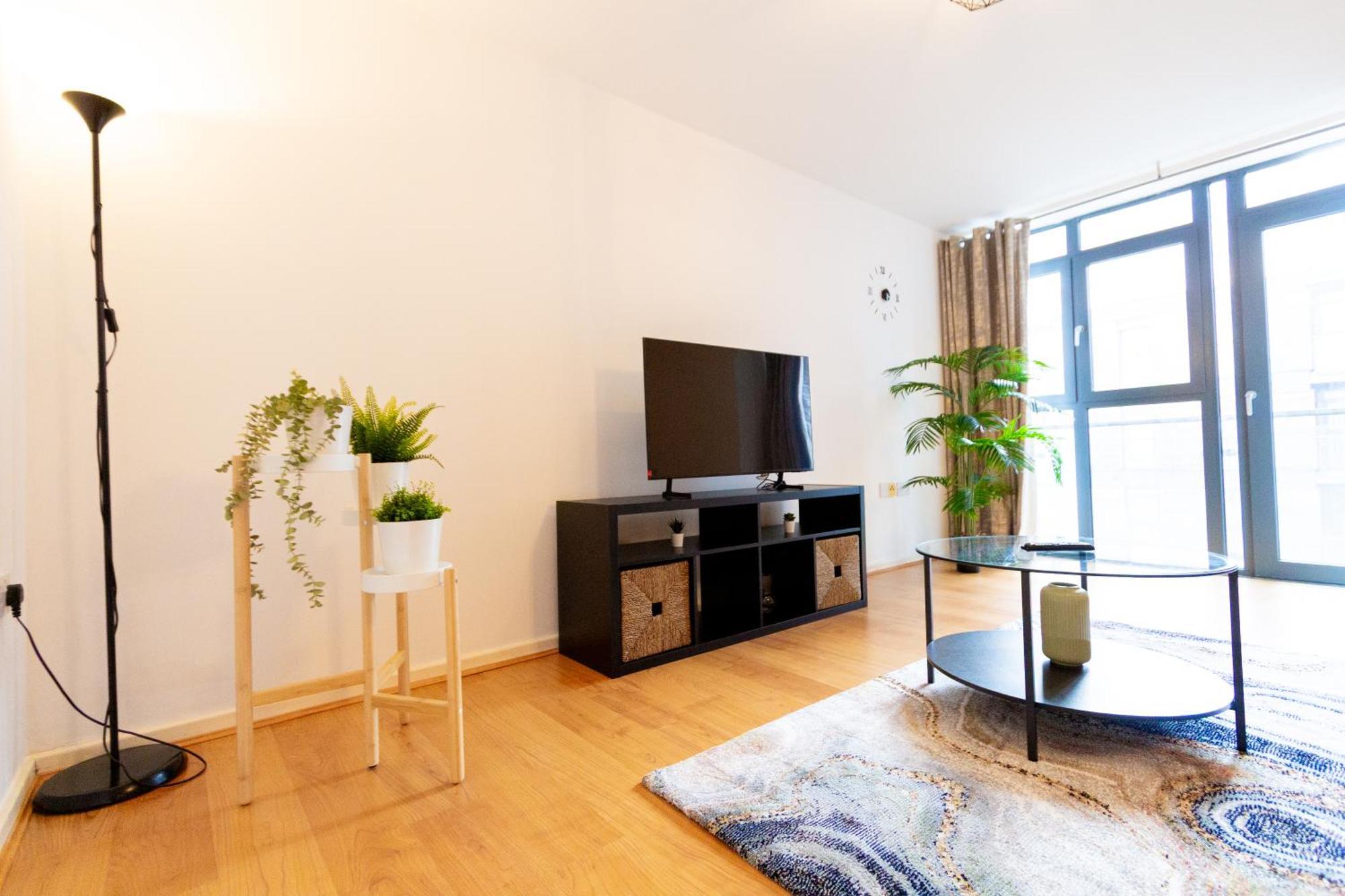 Centre Getaway - Modern 1br With Parking *