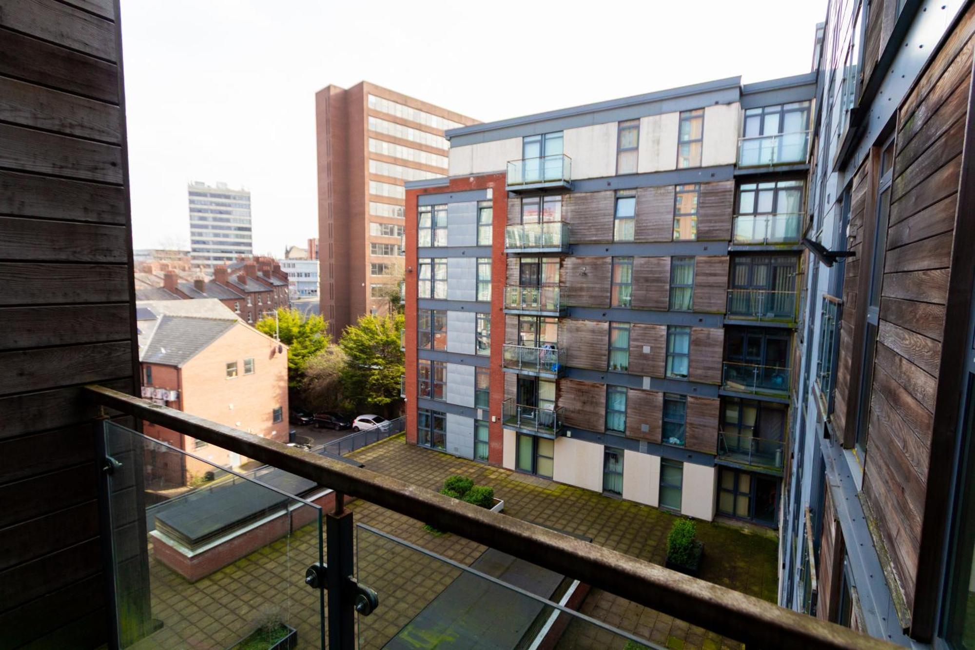 Centre Getaway - Modern 1br With Parking *