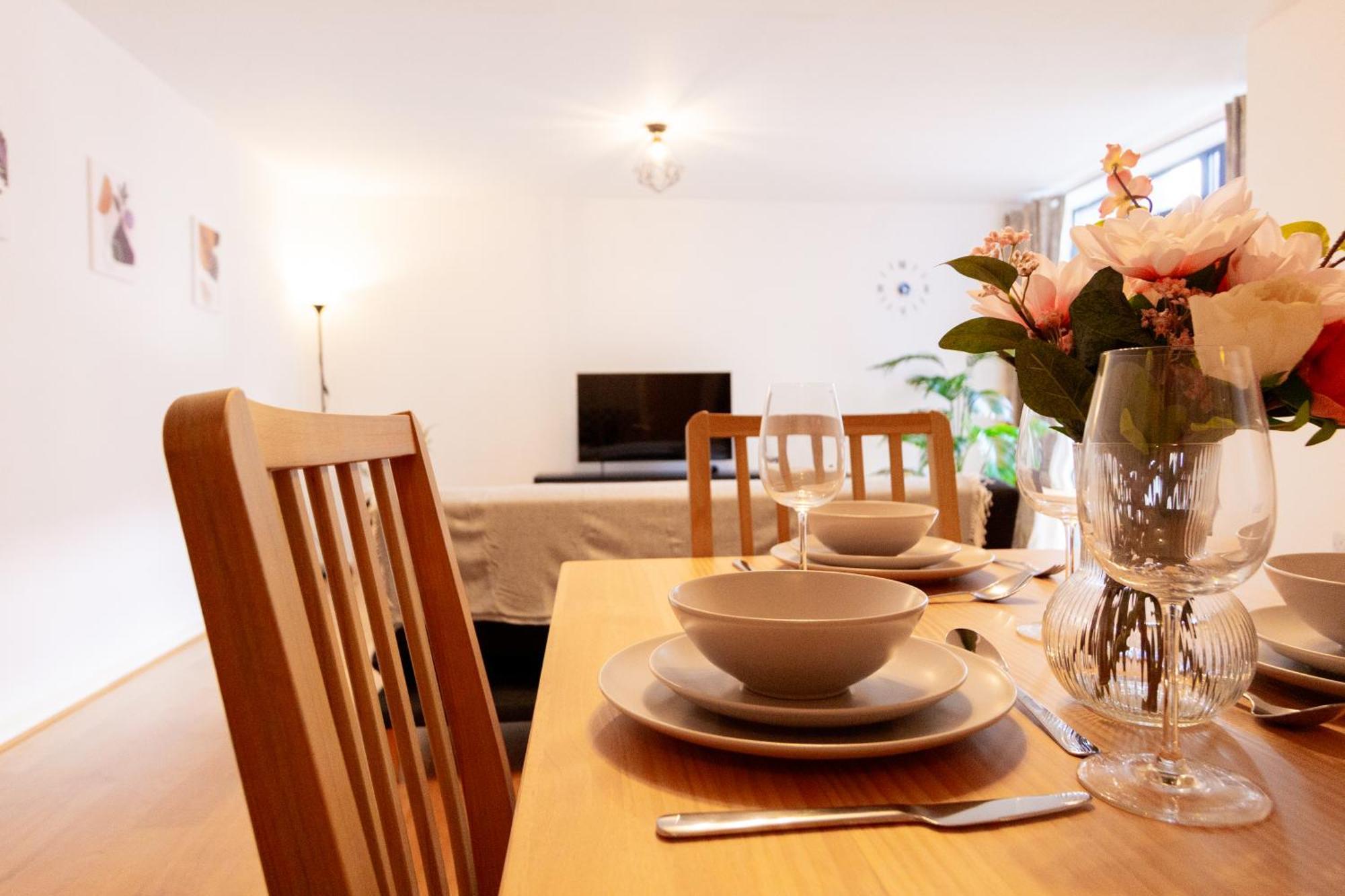 Apartment Centre Getaway - Modern 1br With Parking Sheffield