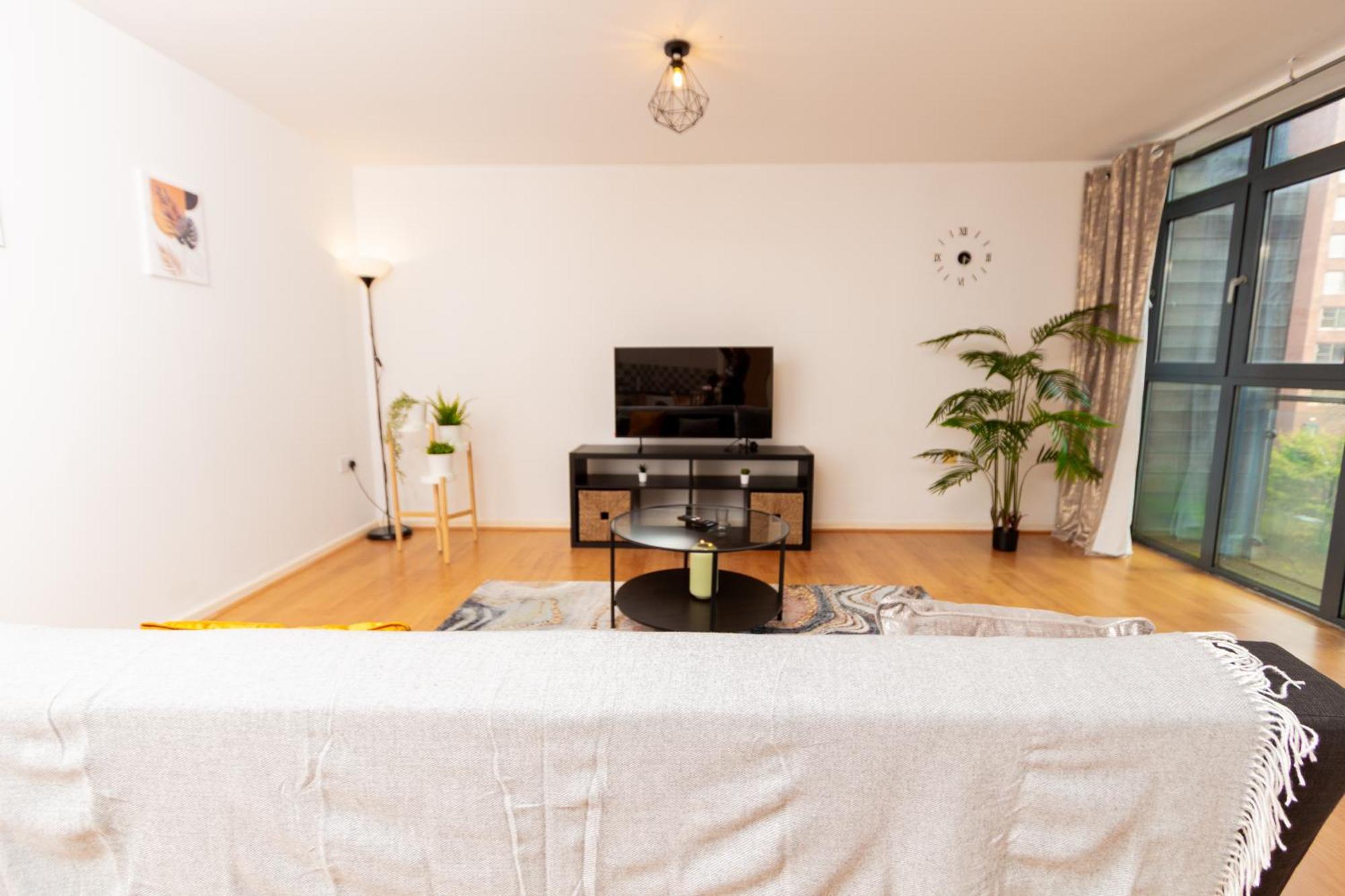 Apartment Centre Getaway - Modern 1br With Parking
