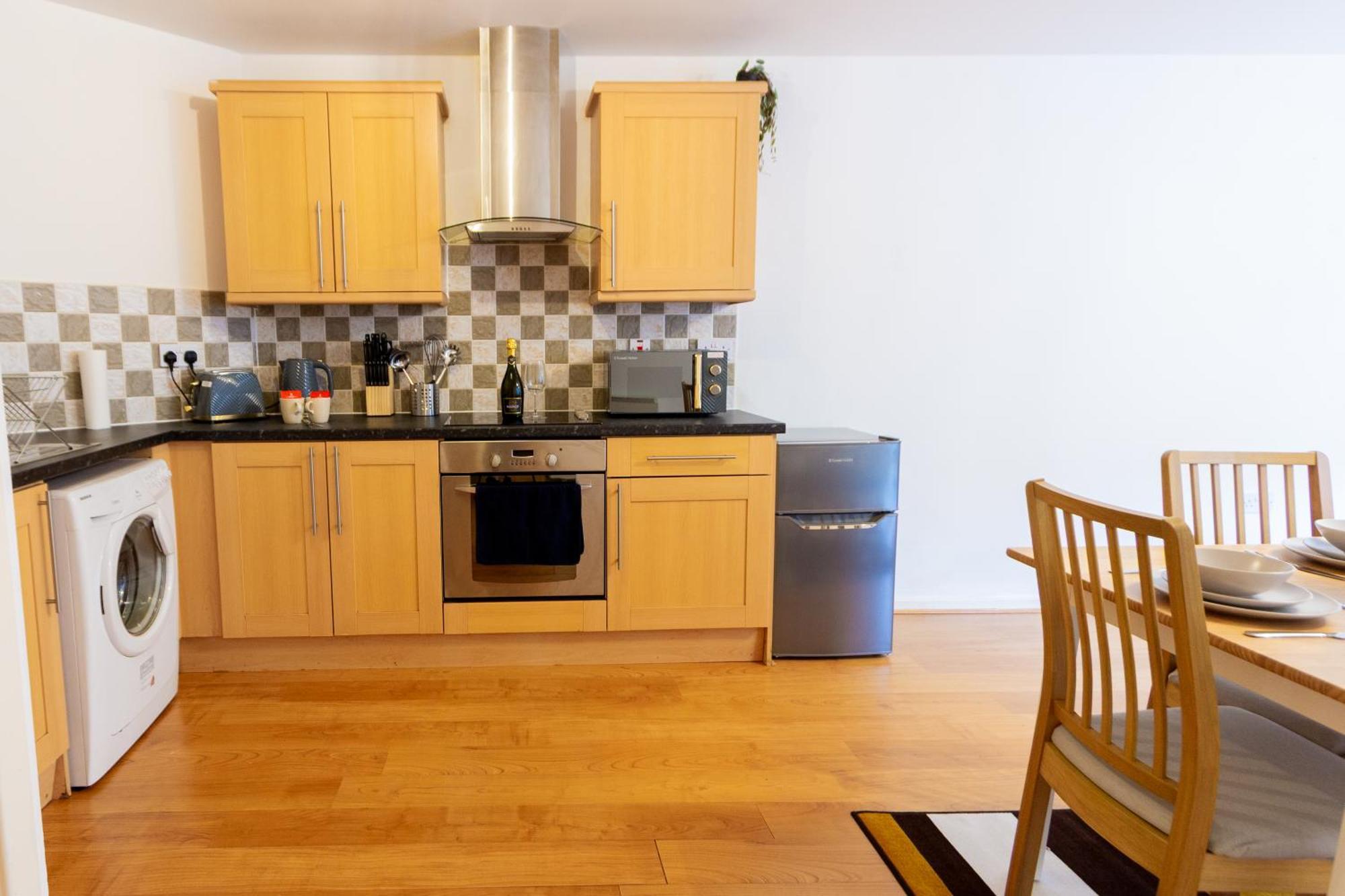 Apartment Centre Getaway - Modern 1br With Parking