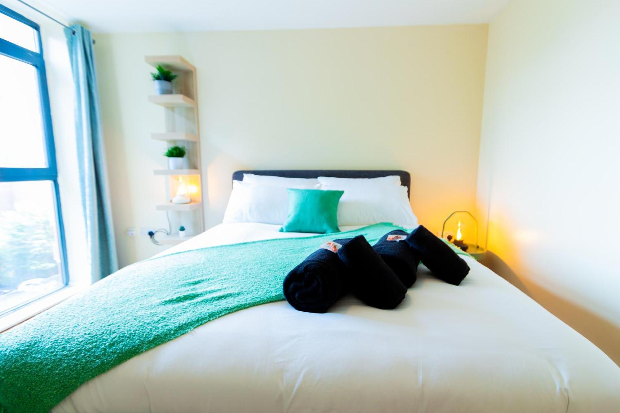 Centre Getaway - Modern 1br With Parking Apartment