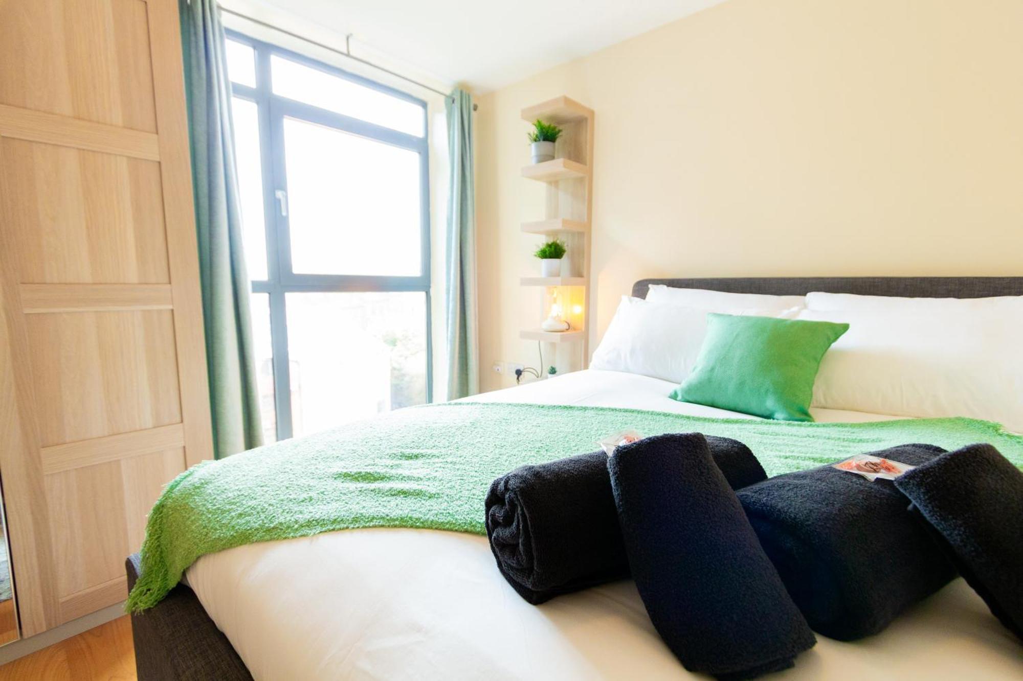 Centre Getaway - Modern 1br With Parking Sheffield
