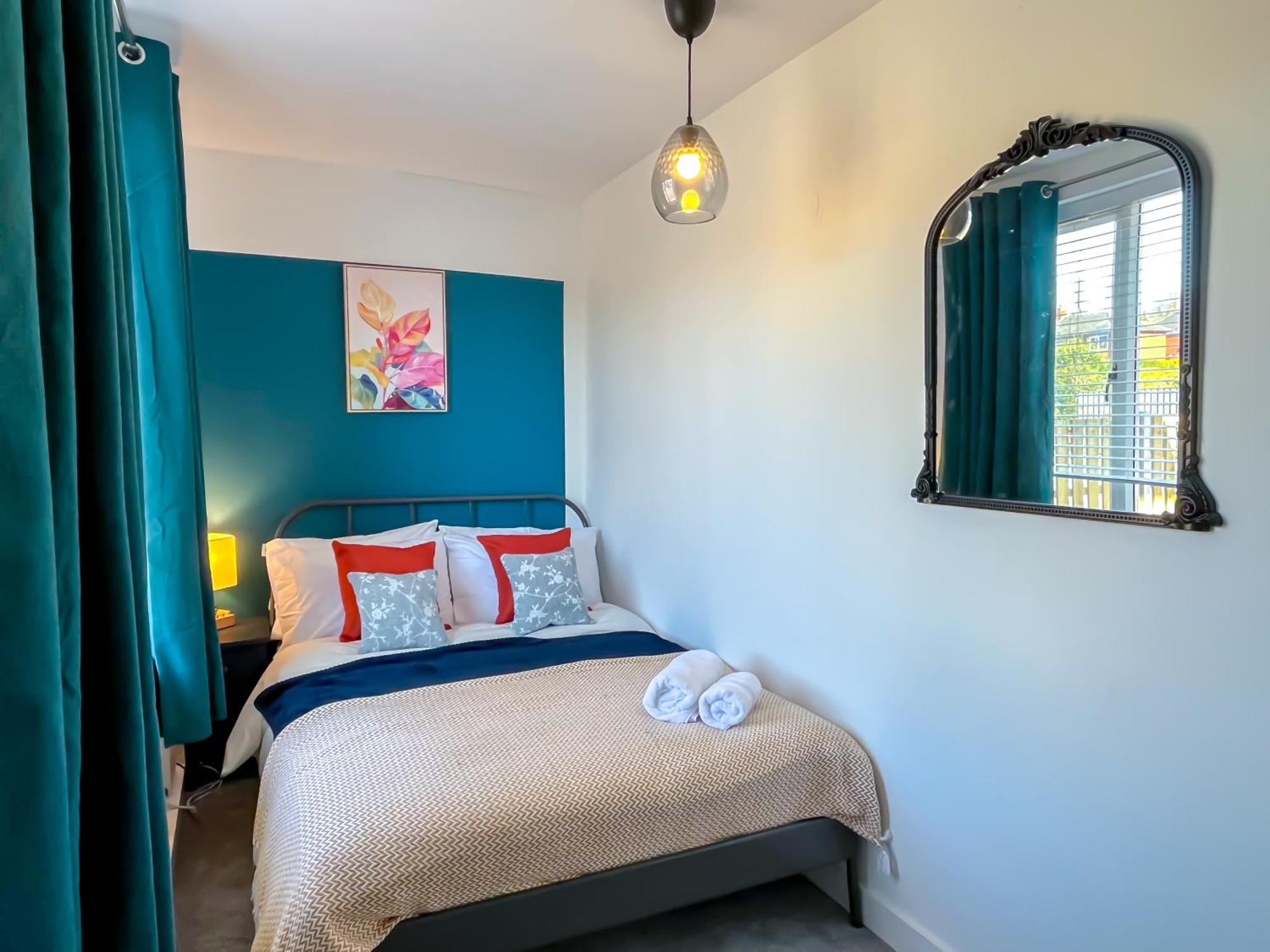 Casa de férias Colleyhouse-private Parking-business-group-relocation-spaciousstylish 4brhome-sleeps 10