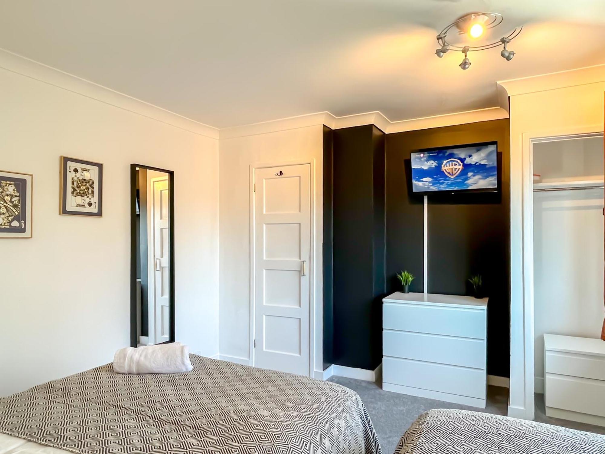 Casa de férias Colleyhouse-private Parking-business-group-relocation-spaciousstylish 4brhome-sleeps 10 *