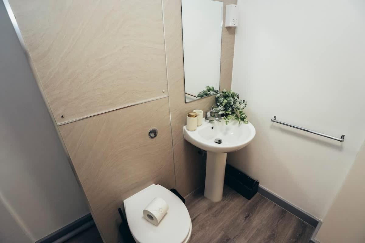 1br Centre Apt, Self Check In, Wifi, By Derbnb