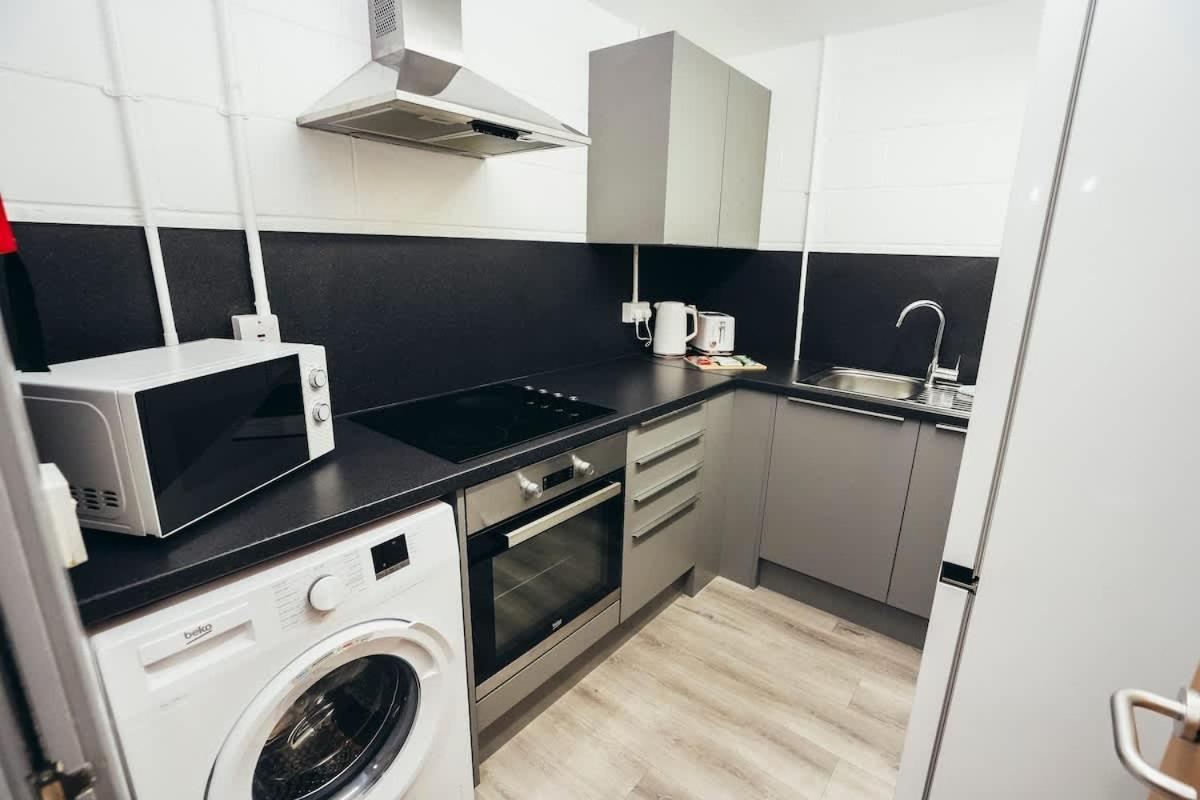 1br Centre Apt, Self Check In, Wifi, By Derbnb Apartment *