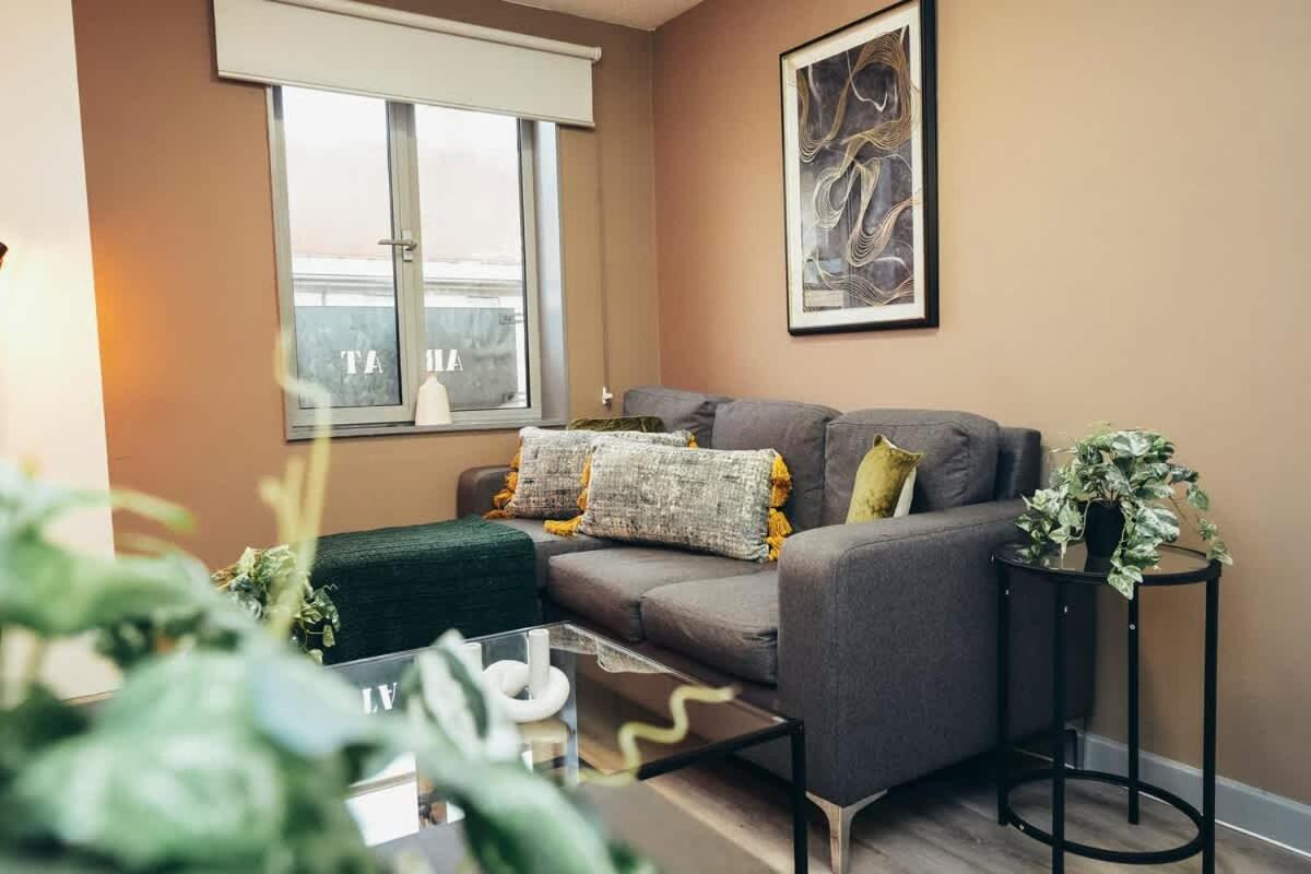 1br Centre Apt, Self Check In, Wifi, By Derbnb