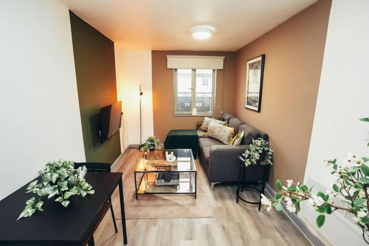 1br Centre Apt, Self Check In, Wifi, By Derbnb Apartment