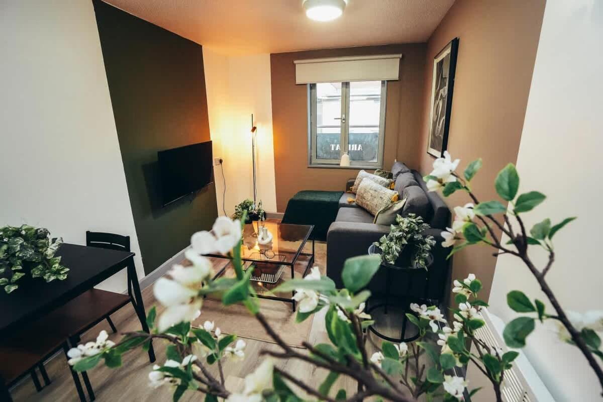 Apartment 1br Centre Apt, Self Check In, Wifi, By Derbnb