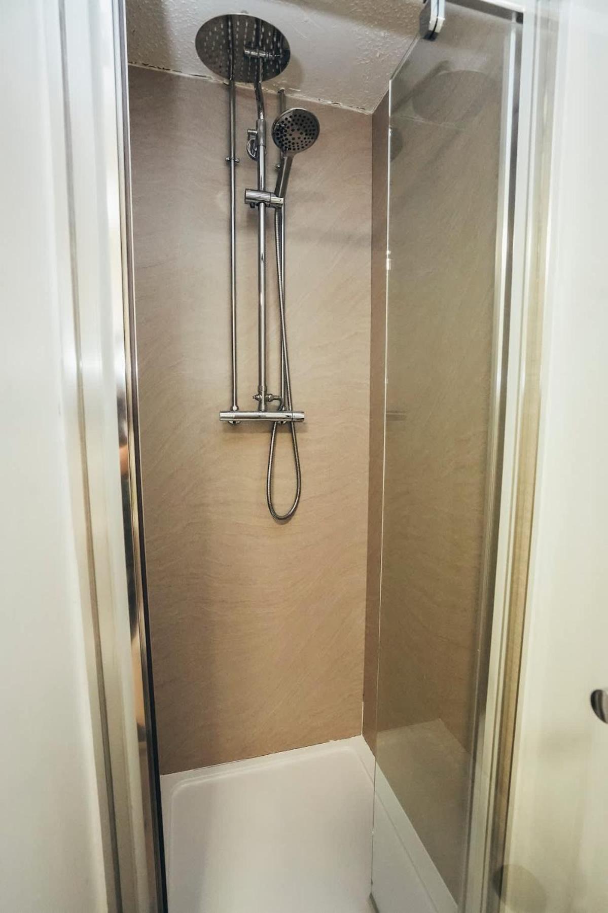 1br Centre Apt, Self Check In, Wifi, By Derbnb Apartment